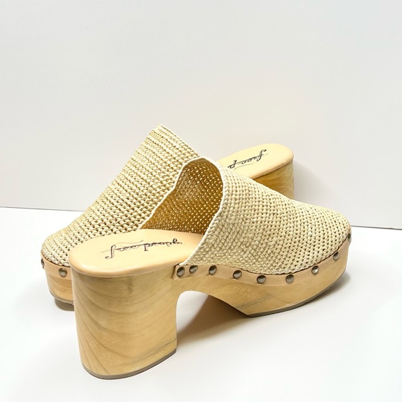 Free People Claudia Crochet Studded Leather Clogs Beige Size 39 - Picture 8 of 11